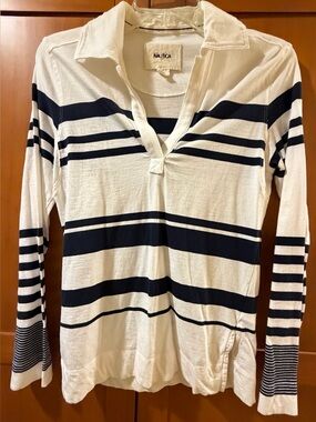 NAUTICA SWIM COVER UP
SIZE XS
EXCELLENT CONDITION